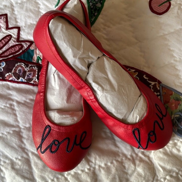 New With Box Ellen Degeneres Love Flats Shoes Slip Ons Red Girls Size 4.5 - Picture 5 of 6